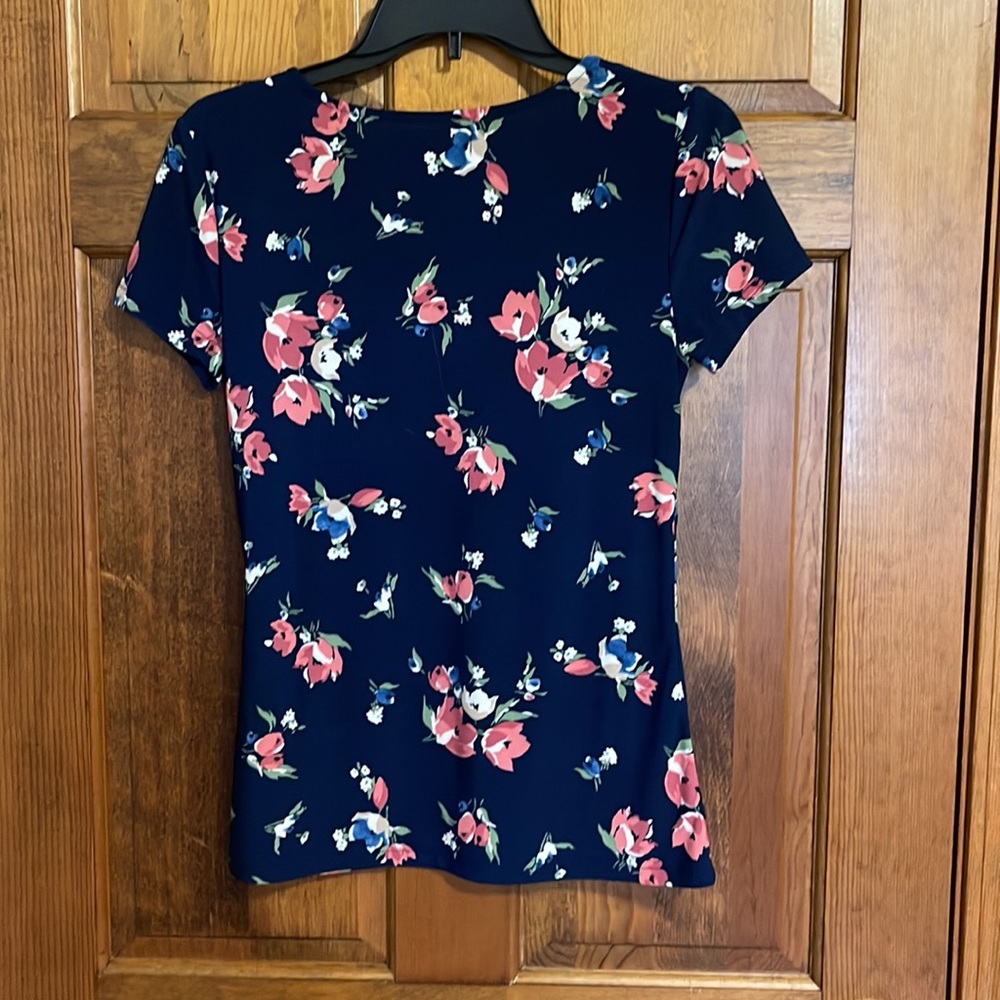 Chaps classic navy and flowers shirt with cap sleeves. - Picture 3 of 4